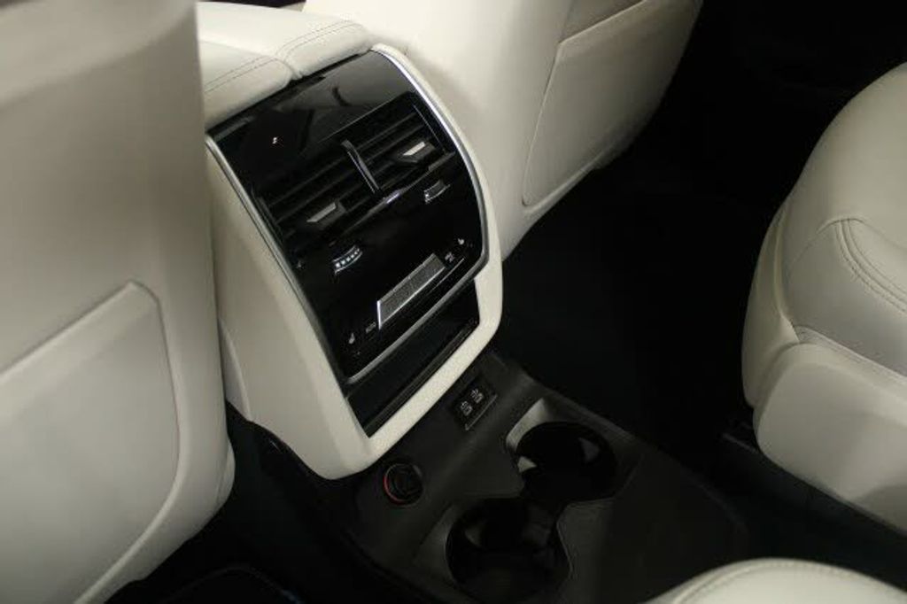 2020 BMW X7 - photo 33