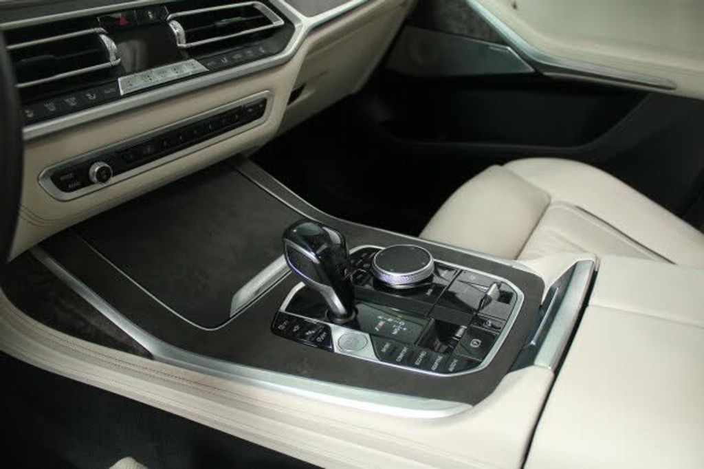 2020 BMW X7 - photo 32