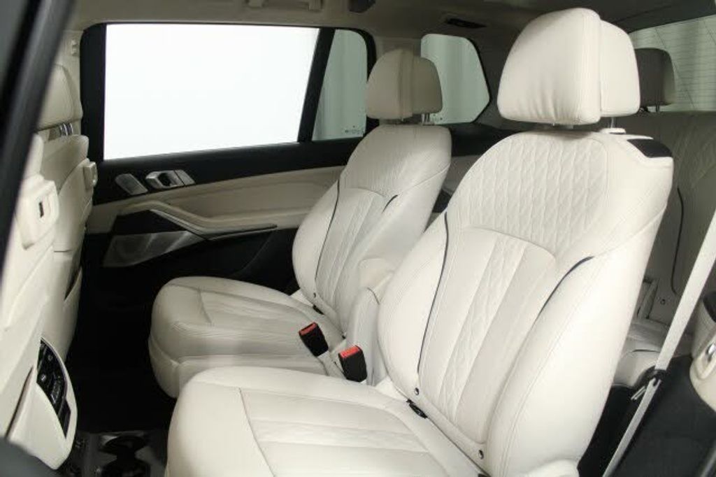 2020 BMW X7 - photo 28