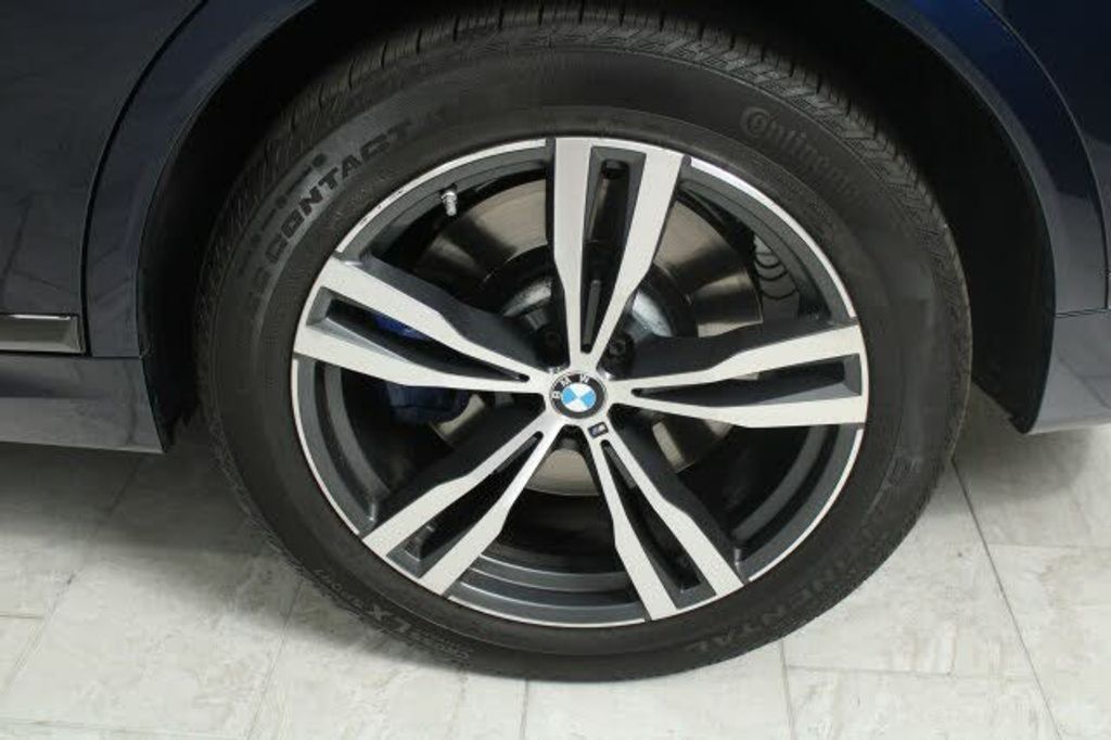 2020 BMW X7 - photo 18
