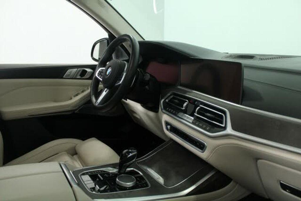 2020 BMW X7 - photo 24
