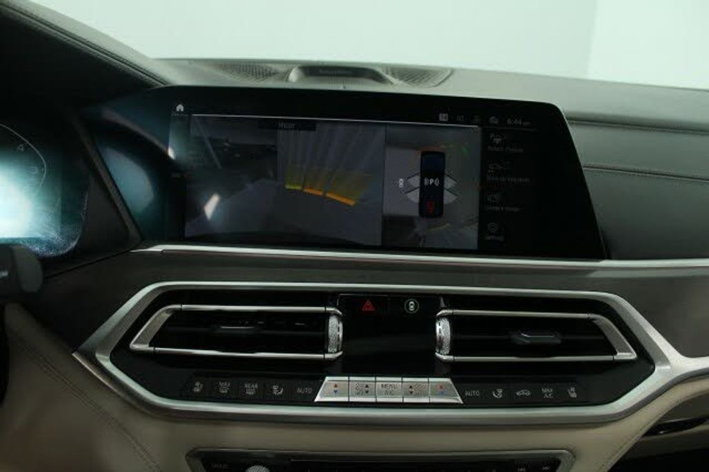 2020 BMW X7 - photo 30