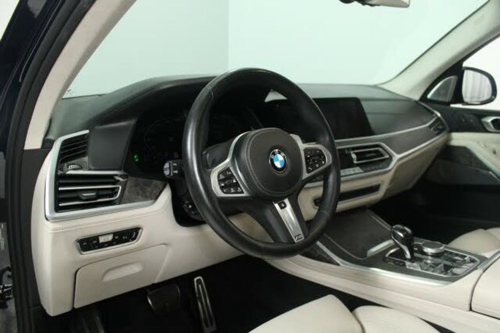 2020 BMW X7 - photo 23