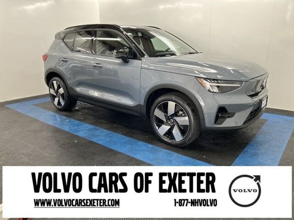 2023 Volvo XC40 Plus Dark