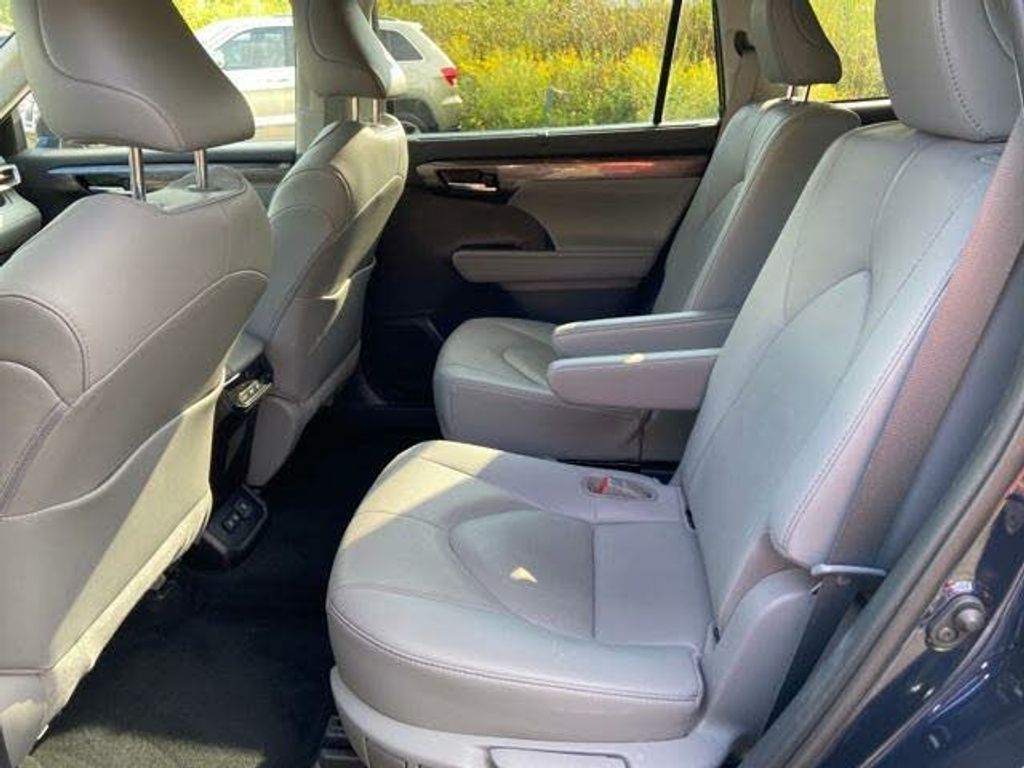 2020 TOYOTA Highlander - photo 18