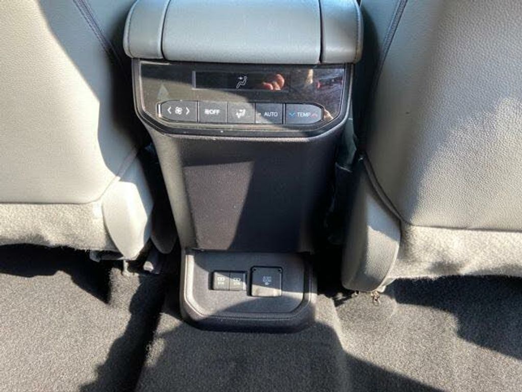 2020 TOYOTA Highlander - photo 22