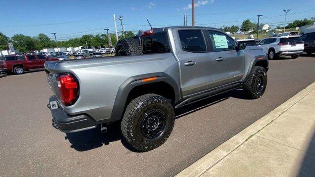 2024 GMC Canyon - photo 8