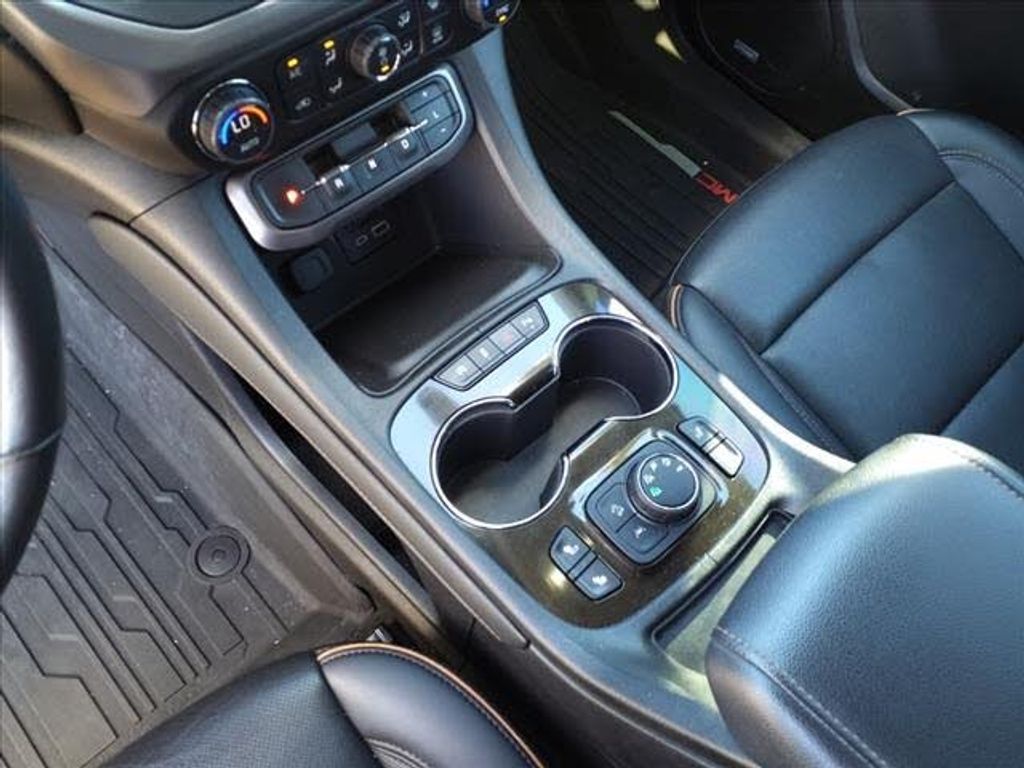 2021 GMC Acadia - photo 23