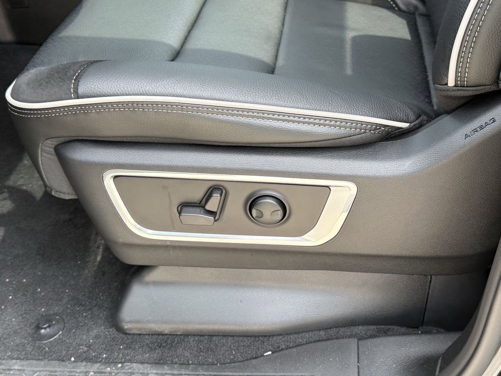 2025 RAM 1500 - photo 14