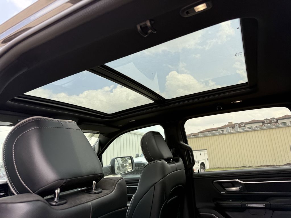 2025 RAM 1500 - photo 18