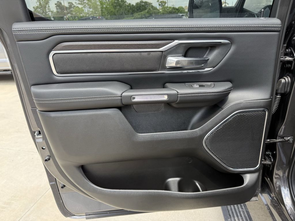 2025 RAM 1500 - photo 16