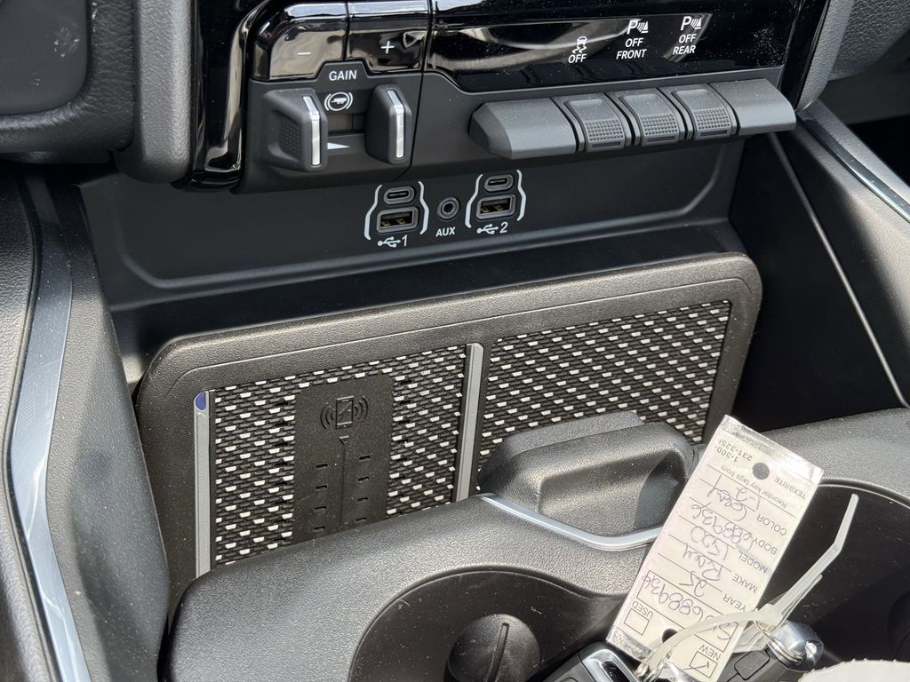 2025 RAM 1500 - photo 24