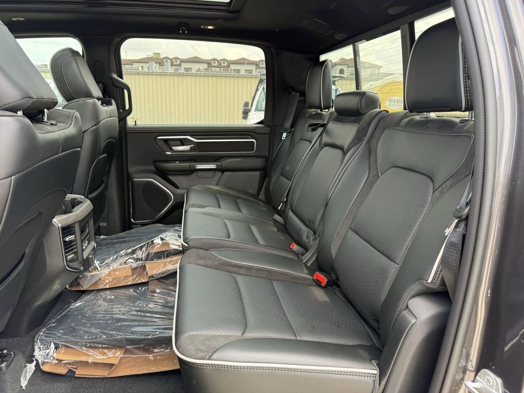 2025 RAM 1500 - photo 17