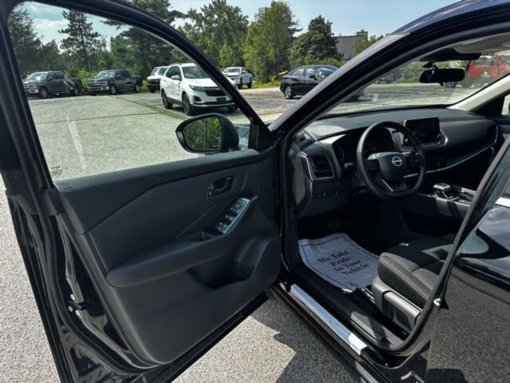 2025 NISSAN Rogue - photo 18