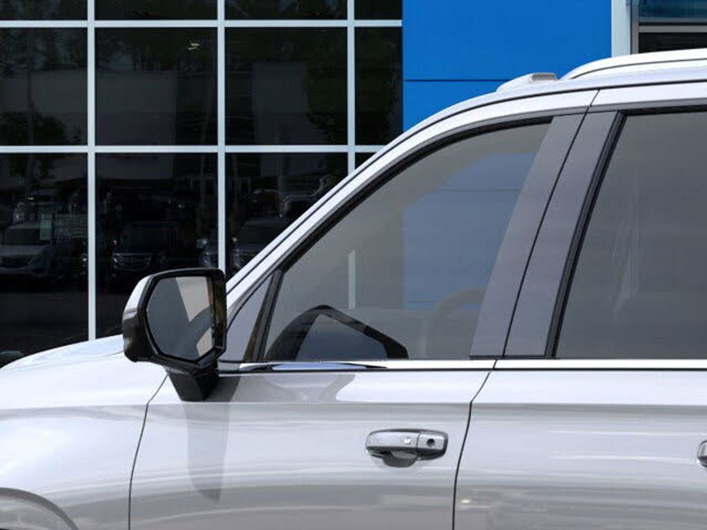 2025 CHEVROLET Suburban - photo 28