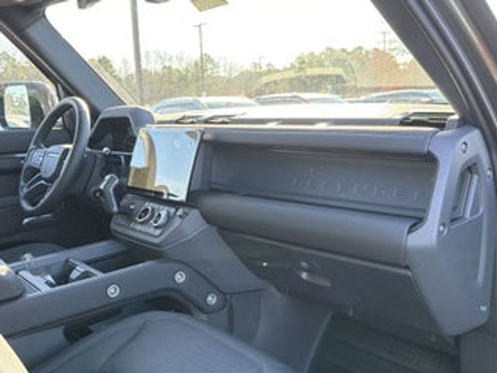 2024 LAND ROVER Defender - photo 17