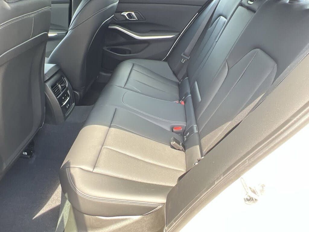 2025 BMW 330i - photo 22