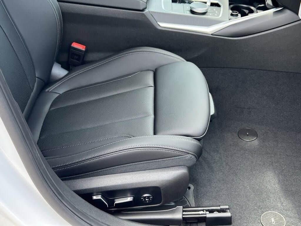 2025 BMW 330i - photo 27