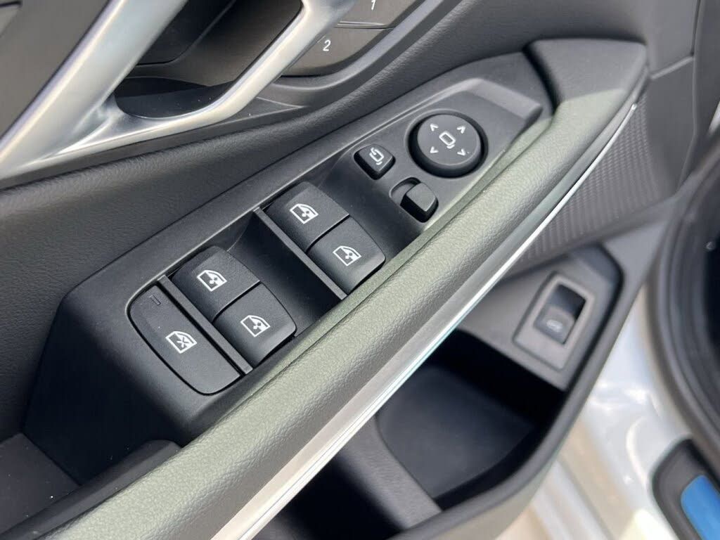 2025 BMW 330i - photo 12