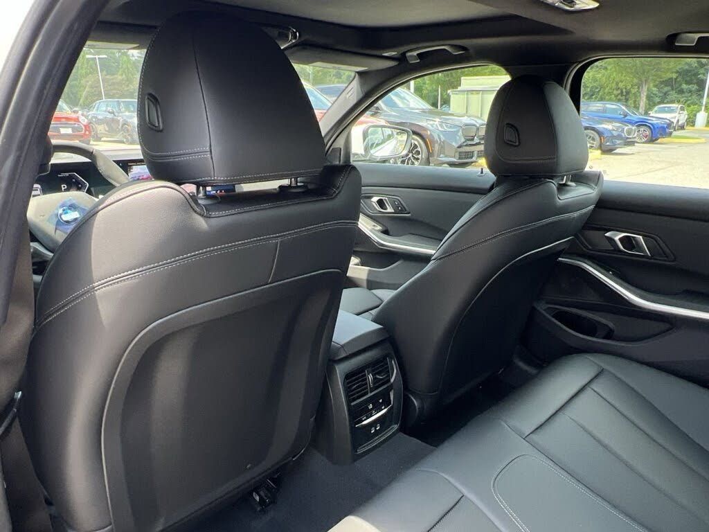 2025 BMW 330i - photo 23