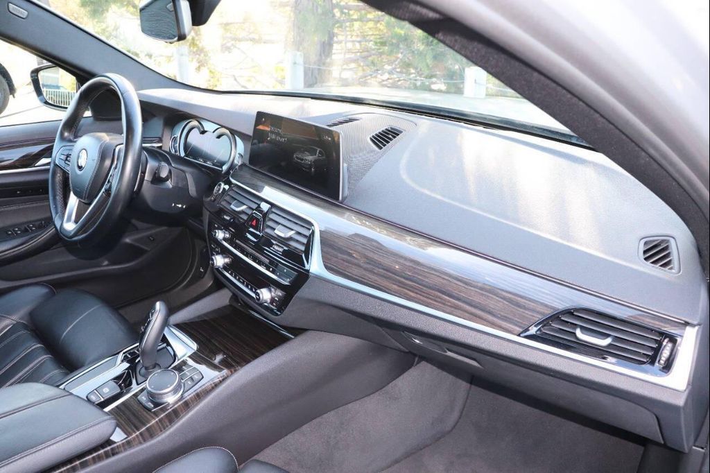 2017 BMW 530i - photo 19