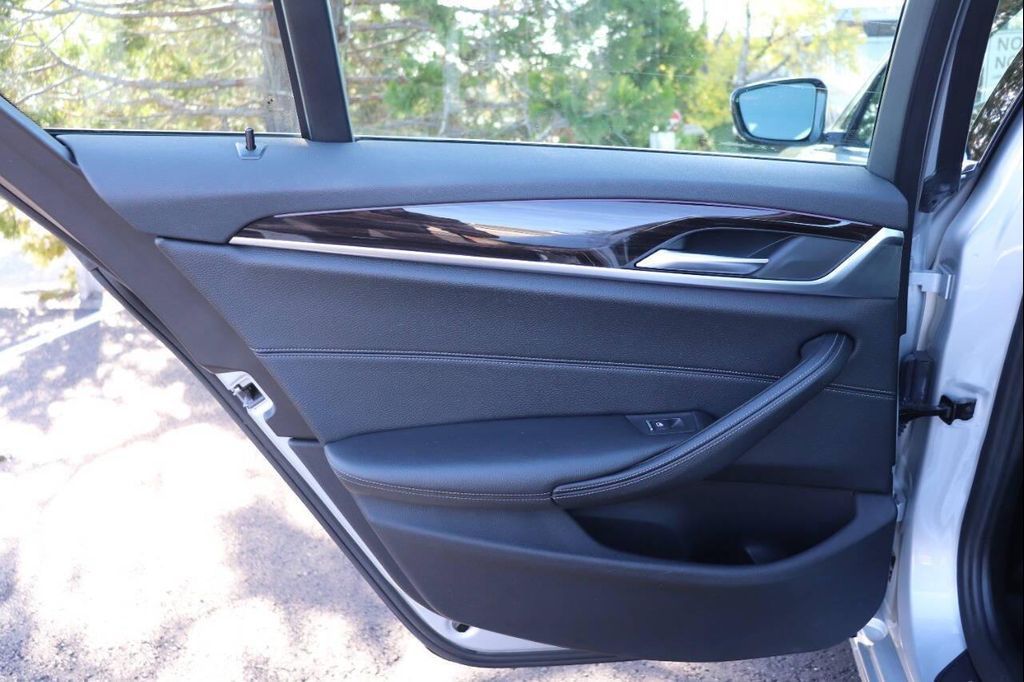 2017 BMW 530i - photo 29