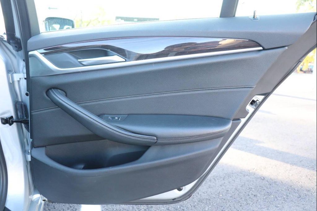 2017 BMW 530i - photo 33