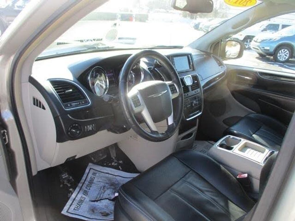 2015 CHRYSLER Town and Country - photo 9