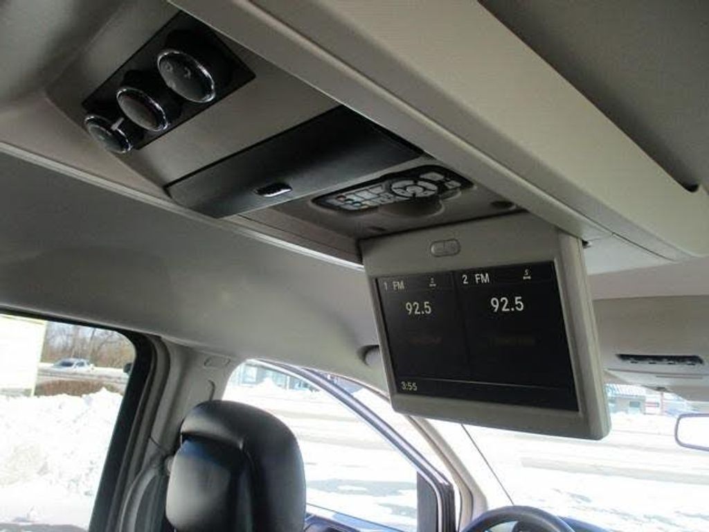 2015 CHRYSLER Town and Country - photo 16