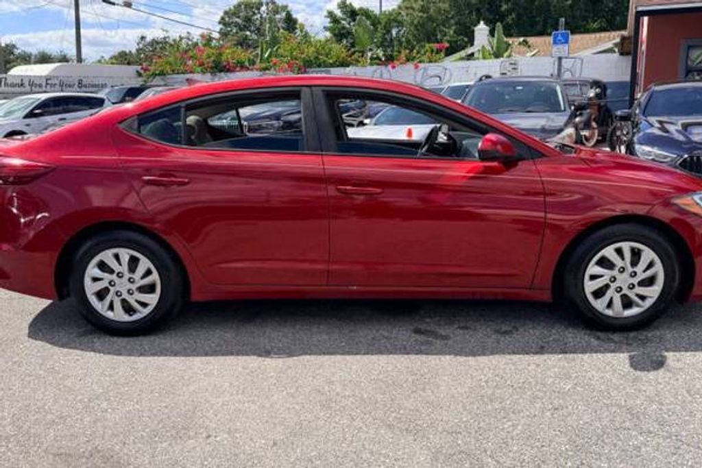 2017 HYUNDAI Elantra - photo 2