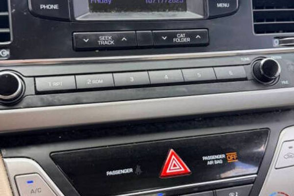 2017 HYUNDAI Elantra - photo 22