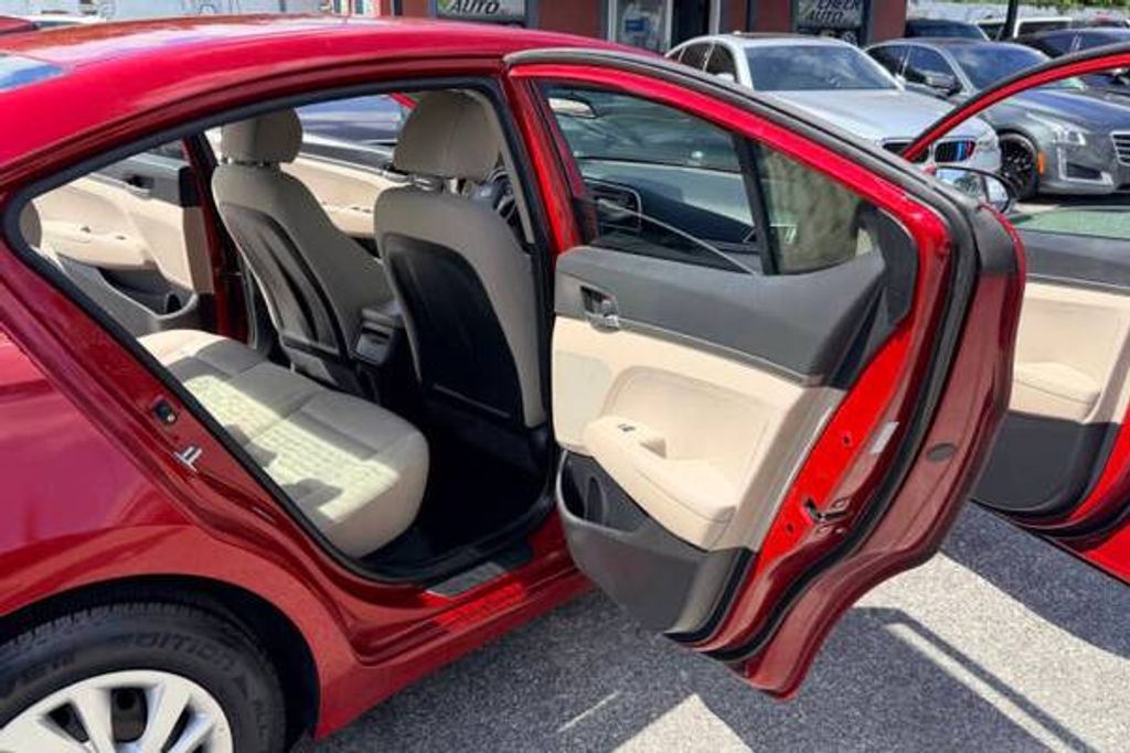 2017 HYUNDAI Elantra - photo 34