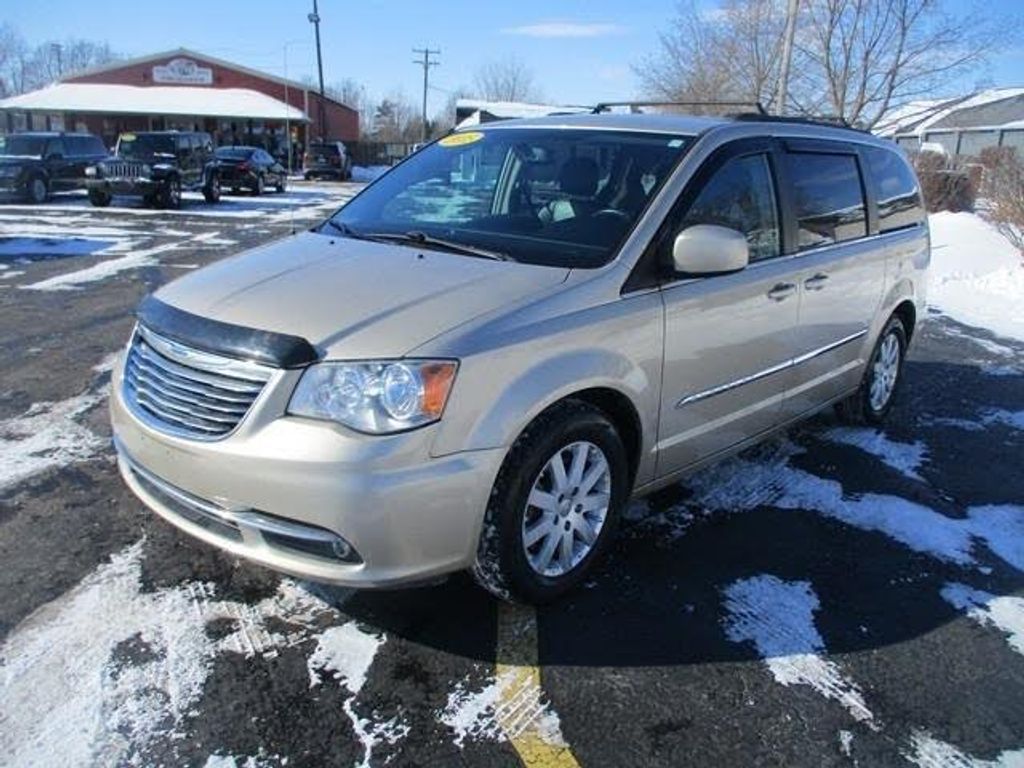 2015 CHRYSLER Town and Country - main photo
