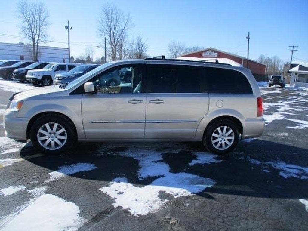 2015 CHRYSLER Town and Country - photo 2