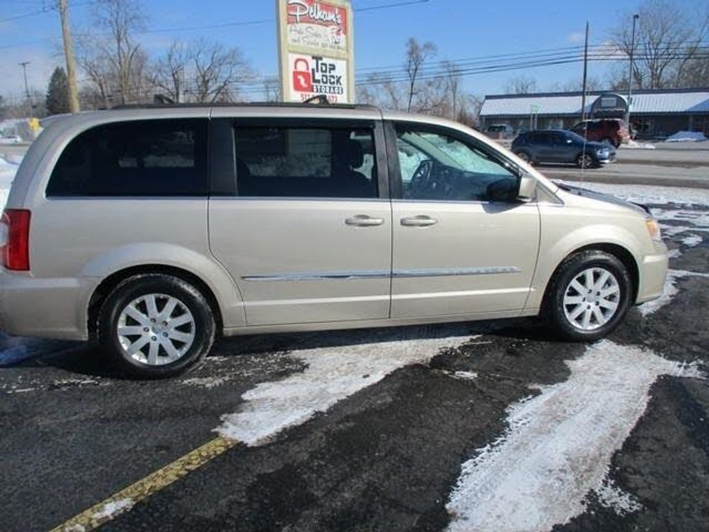 2015 CHRYSLER Town and Country - photo 6