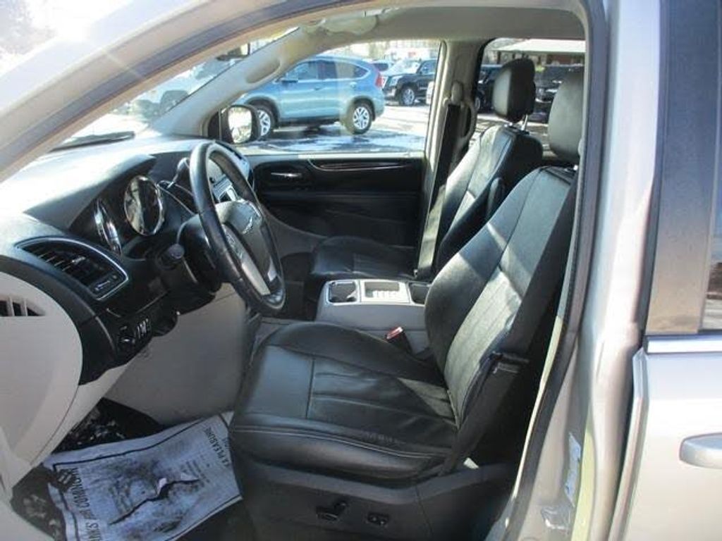 2015 CHRYSLER Town and Country - photo 8