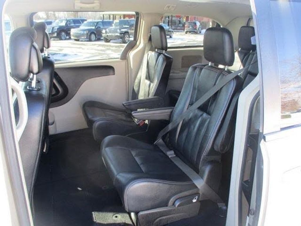 2015 CHRYSLER Town and Country - photo 11
