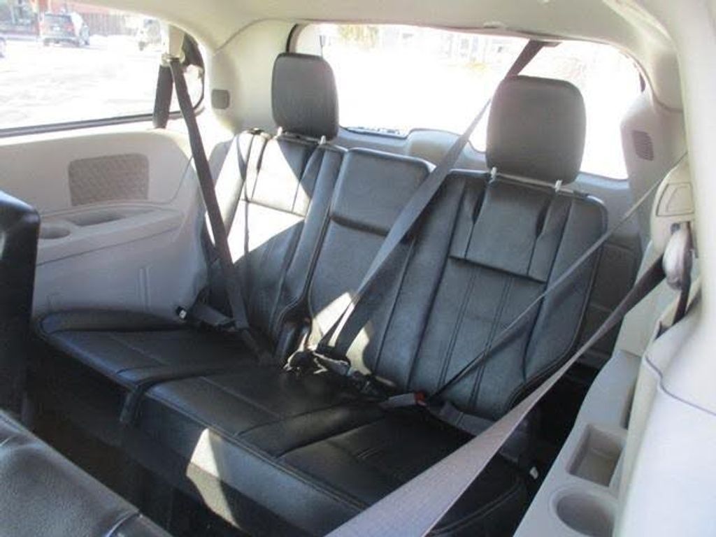 2015 CHRYSLER Town and Country - photo 12