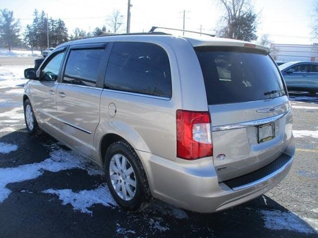 2015 CHRYSLER Town and Country - photo 3